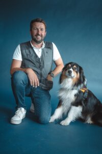 Robert Schwaighofer mit Australian Shepherd „Spikey“